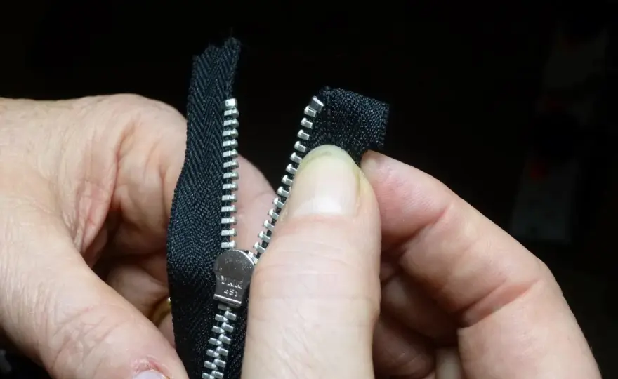 Zamek kryty - jak wszyć idealnie? Poradnik krok po kroku